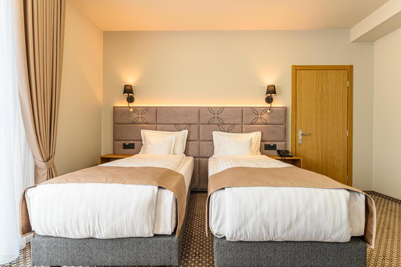 Hotel Dukat Gura Humorului Extérieur photo