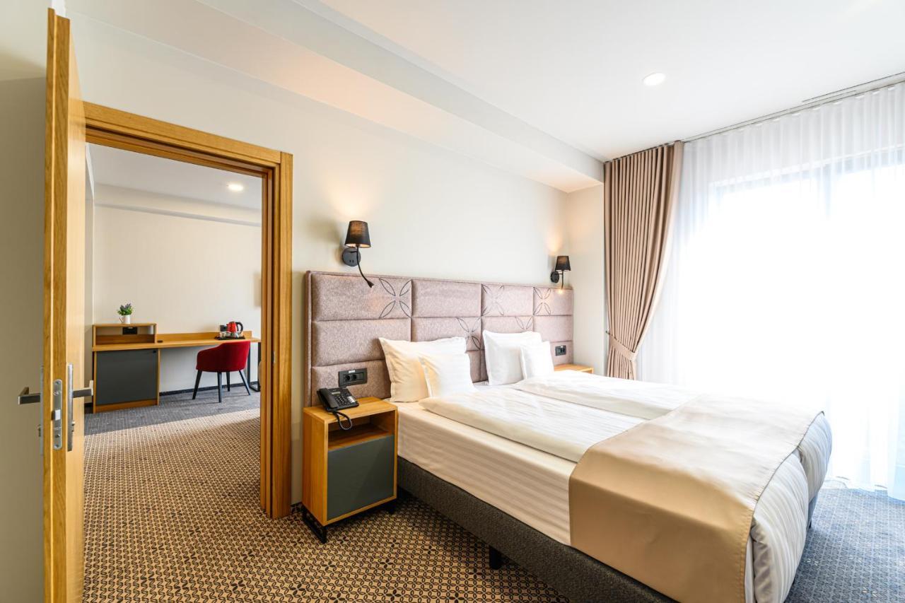 Hotel Dukat Gura Humorului Extérieur photo
