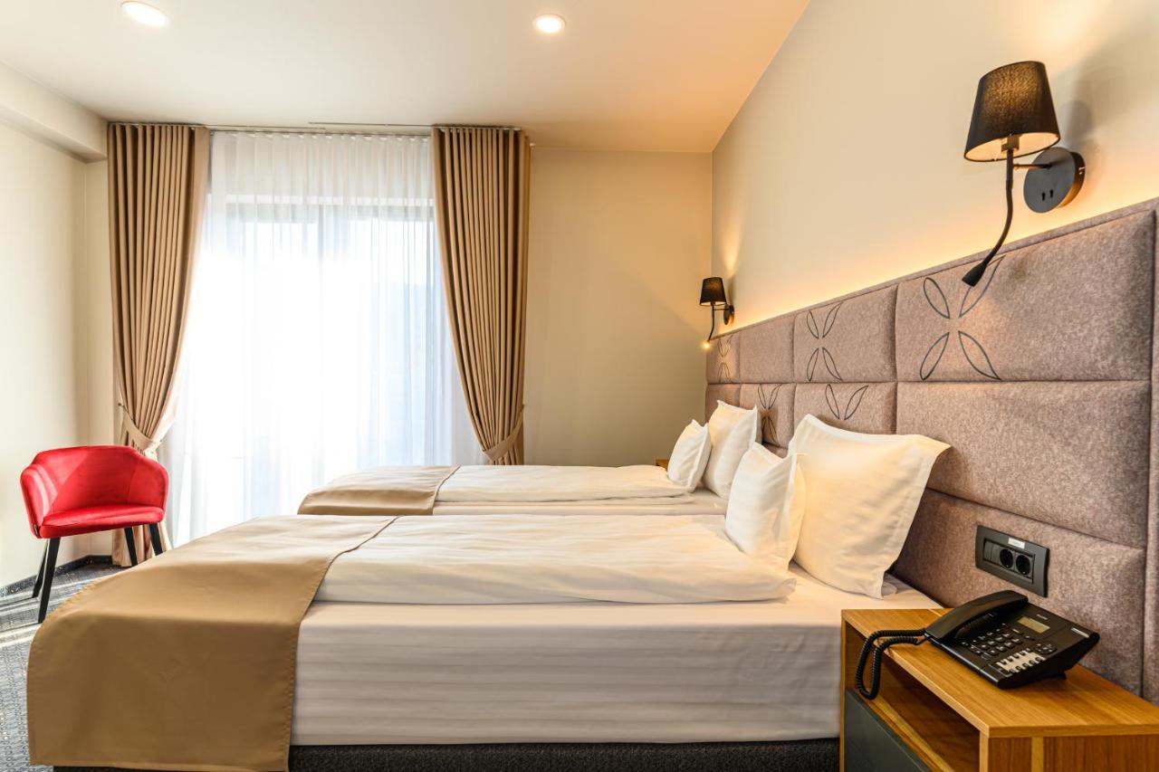 Hotel Dukat Gura Humorului Extérieur photo