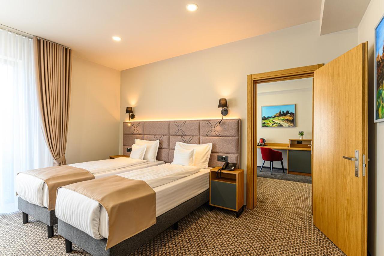 Hotel Dukat Gura Humorului Extérieur photo